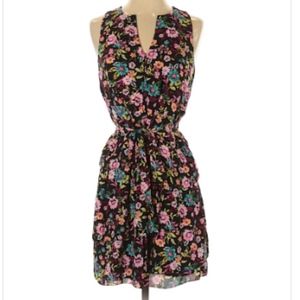 🌵Banana Republic tiered floral v-neck dress